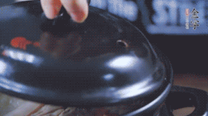 大火煮沸后，小火慢燉1～1.5個小時。