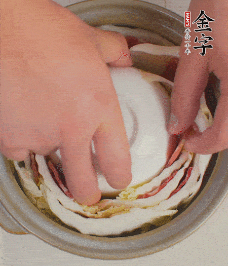 寬度剛好是鍋的高度?？垡粋€小碗更有助于幫助造型。