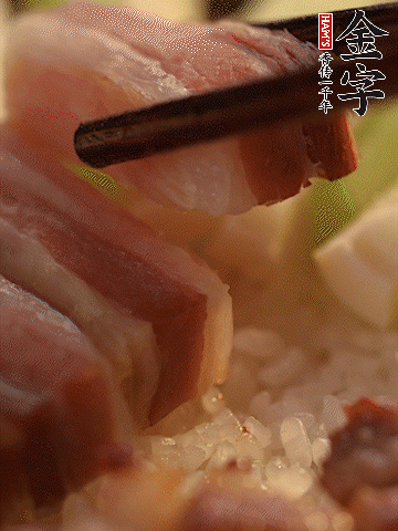 轉小火，繼續(xù)蓋蓋子燜2-3分鐘。