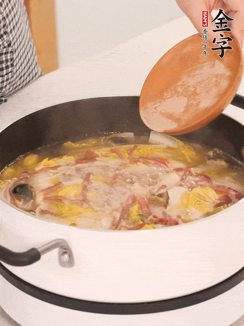 加適量的白胡椒調味。