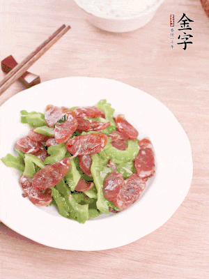 一小撮糖調(diào)味。