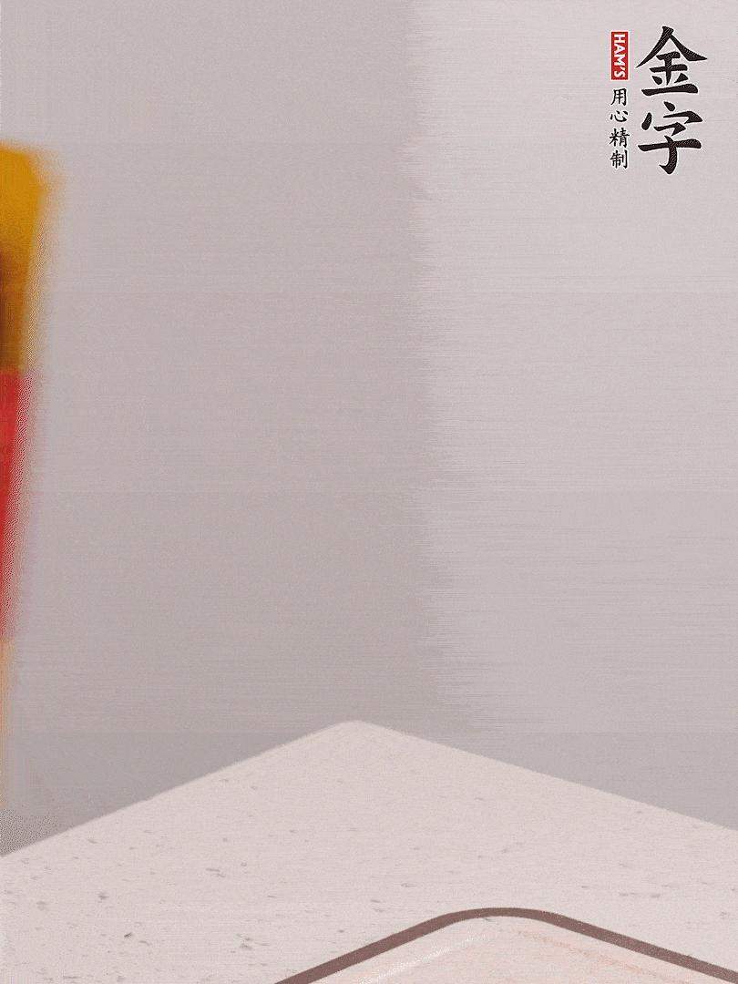 金字火腿切片，溫水浸泡5分鐘，將牛腩放鍋中，倒入比食材多2倍的清水，加姜焯水