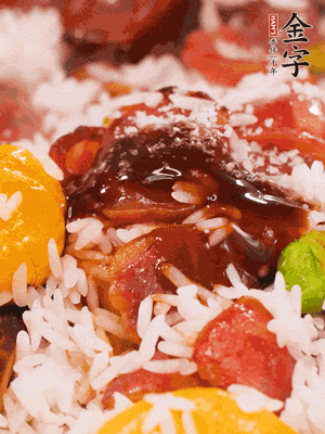 調醬汁，把蠔油：生抽：老抽：香油按1:2:1:0.5的比例。