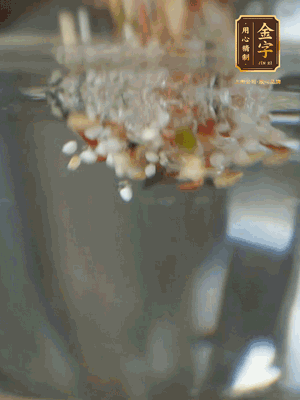 雜糧提前浸泡6小時(shí)，洗凈后下砂鍋