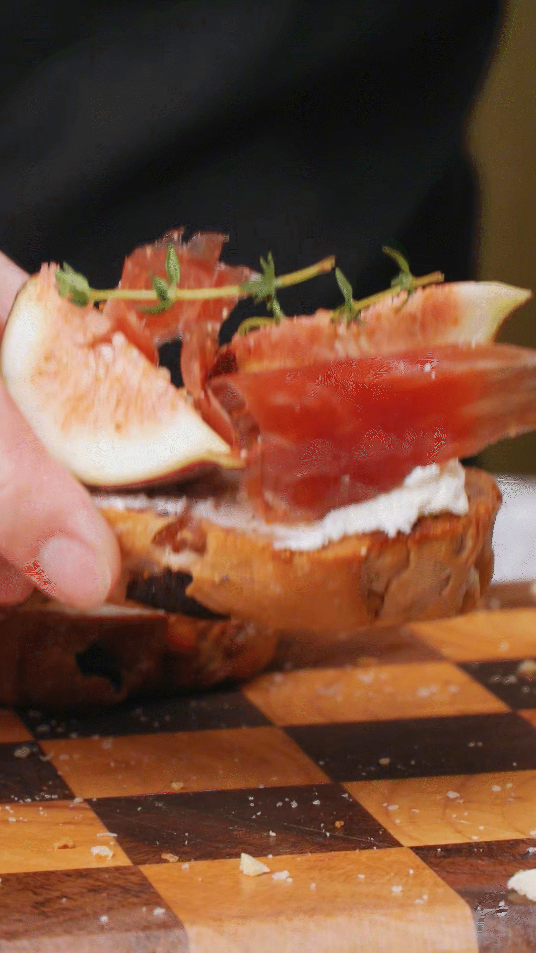 歐包切片，烤箱180°復(fù)烤10分鐘
