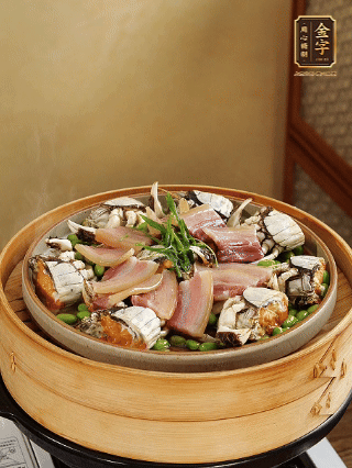 上鍋蒸15分鐘后，放蔥絲，潑熱油